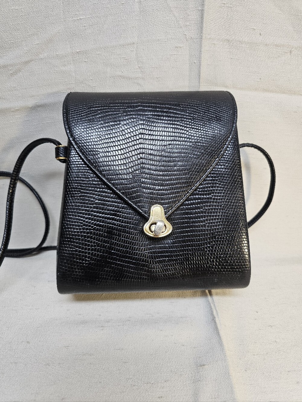 Vintage Classic Black Textured Crossbody Bag with Gold Hardware